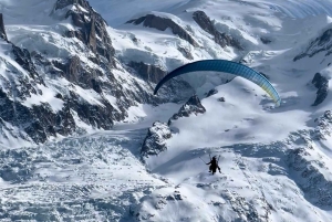Chamonix: Tandem paragliding flight facing Mont Blanc