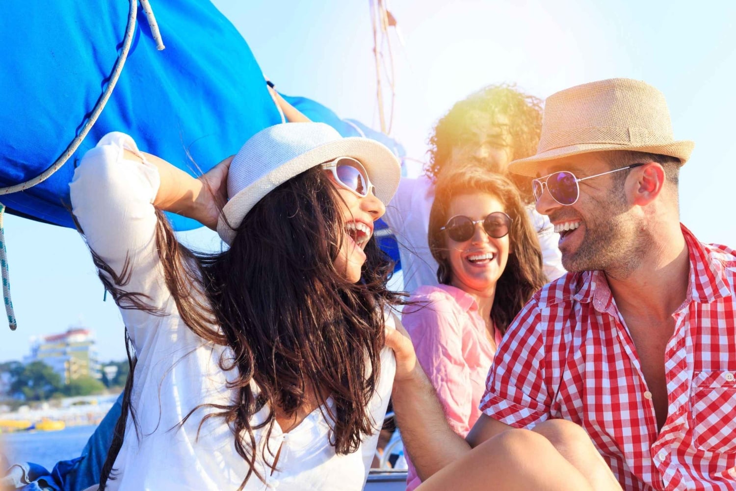 Круиз с шампанским и лобстерами