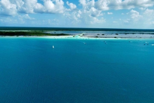 Costa Maya: Aventura en Barco por la Laguna y el Cenote de Bacalar