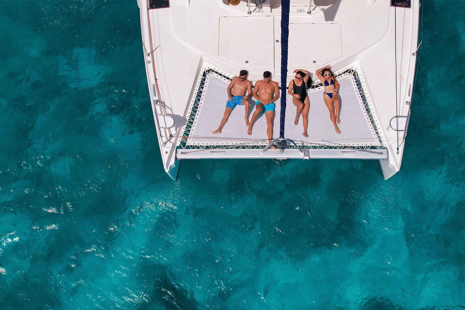 Vela de luxo em Cozumel, mergulho com snorkel + almoço e bar aberto