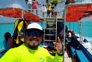 Cozumel: VIP bådtur med glasbund og snorkling ved 3 rev