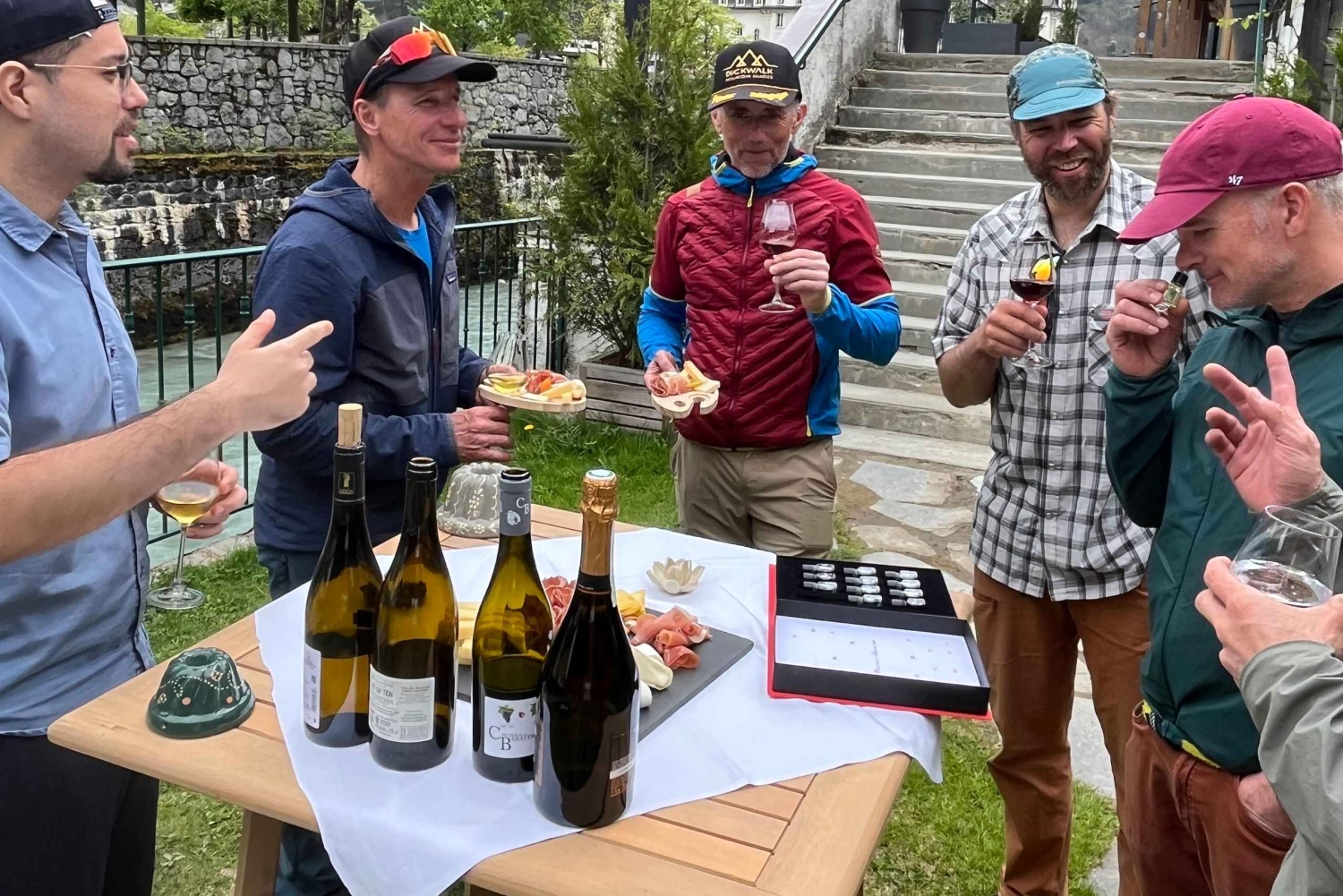 اكتشف شاموني مع أحد السكان المحليين واستمتع بمقبلات فرنسية