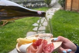 اكتشف شاموني مع أحد السكان المحليين واستمتع بمقبلات فرنسية