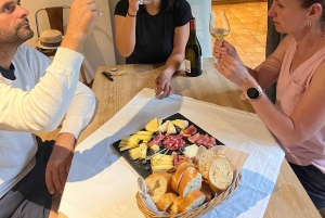 اكتشف شاموني مع أحد السكان المحليين واستمتع بمقبلات فرنسية