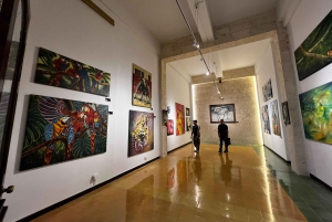 Downtown shopping and art galleries/museum