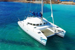 Fajardo: Dagskryssning med katamaran till Palomino Island med lunch