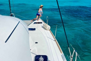 Fajardo: Dagskryssning med katamaran till Palomino Island med lunch