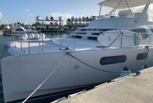 Fajardo: Private 47-F Catamaran Cruise with Drinks and Snack