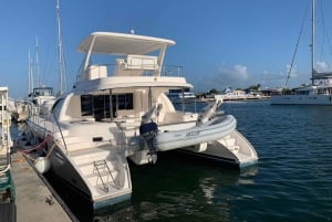 Fajardo: Private 47-F Catamaran Cruise with Drinks and Snack