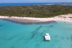 Fajardo: Private 47-F Catamaran Cruise with Drinks and Snack