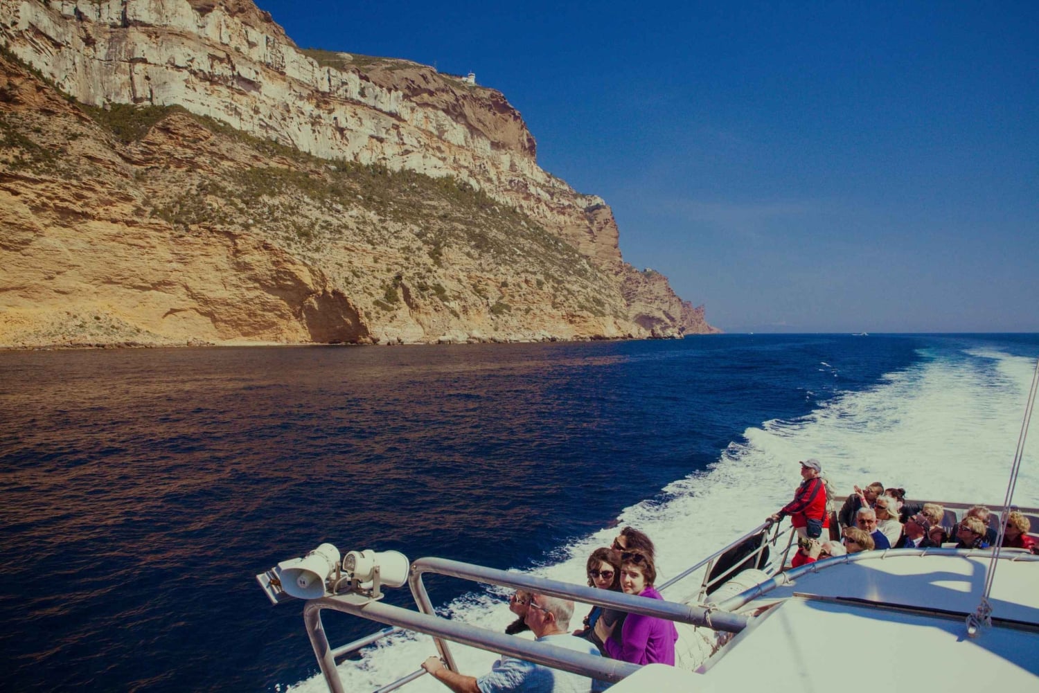 From Bandol: Visit the 13 calanques of Cassis & Marseille (3 hours 15 minutes at sea)