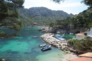 From Bandol: Visit the 13 calanques of Cassis & Marseille (3 hours 15 minutes at sea)
