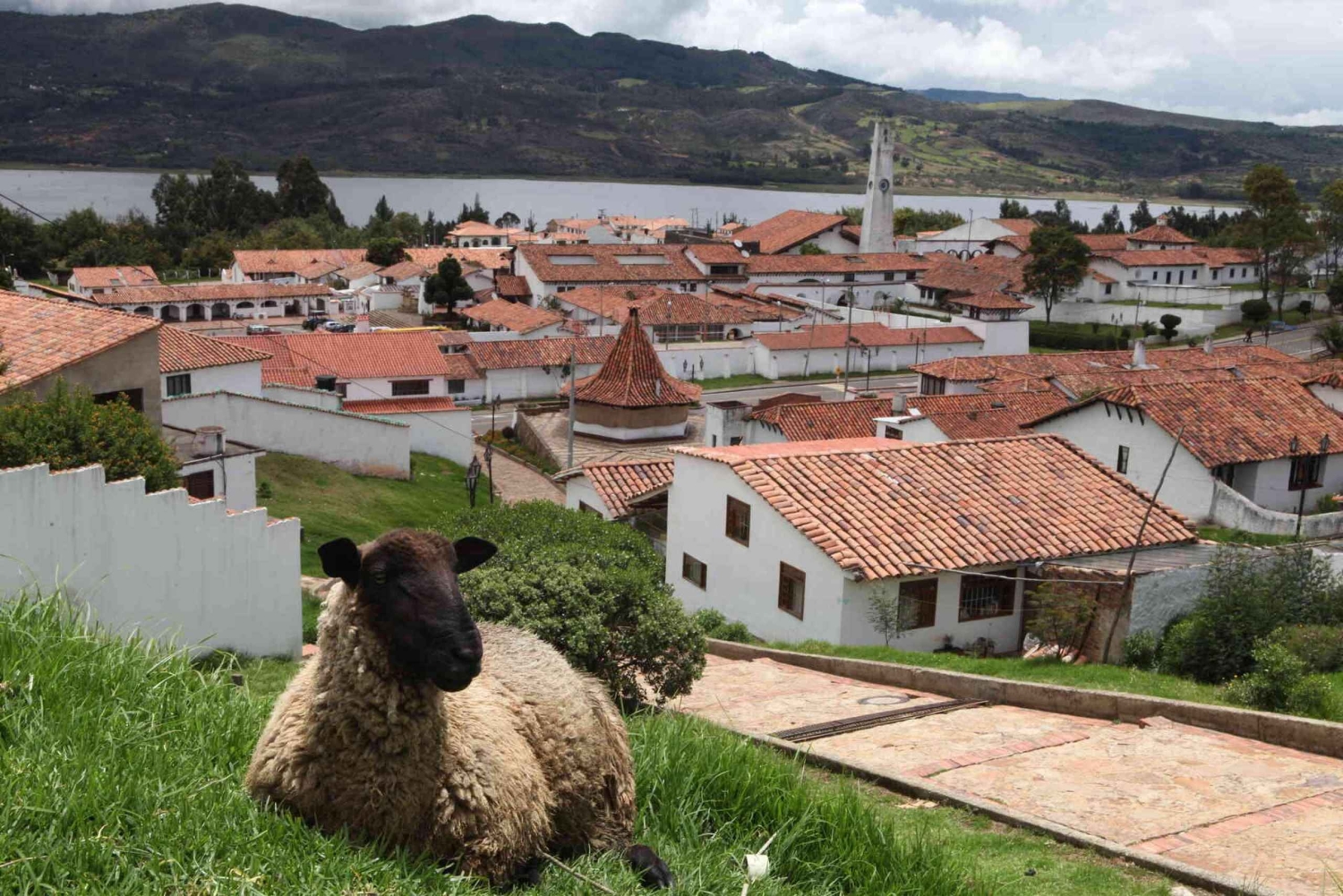 From Bogota: Explore the town of Guatavita, the lagoon and the 'Casa Loca'.