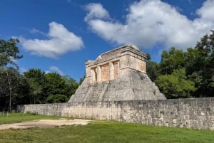 Desde Cancún: Excursión de un día a Chichén Itzá, Cenote y Valladolid