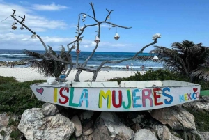 Desde Cancún Isla Mujeres en Catamarán de Lujo con Bebidas
