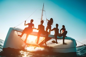 Desde Cancún Isla Mujeres en Catamarán de Lujo con Bebidas