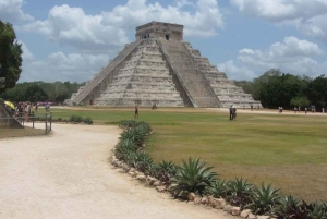 Depuis Cancún : visite privée de Chichen Itzá, Valladolid et Cenote