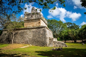 From Cancún: Sunrise at Chichén Itzá with optional buffet lunch