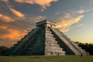 From Cancún: Sunrise at Chichén Itzá with optional buffet lunch