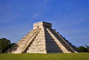 From Cancún: Sunrise at Chichén Itzá with optional buffet lunch