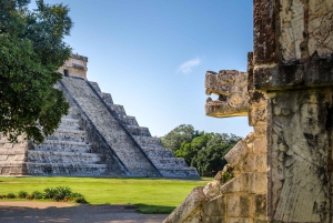 From Cancún: Sunrise at Chichén Itzá with optional buffet lunch