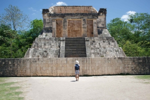 From Cancún: Sunrise at Chichén Itzá with optional buffet lunch