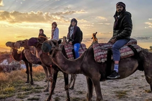 Однодневная поездка из Каппадокии: катание на верблюдах на рассвете или закате