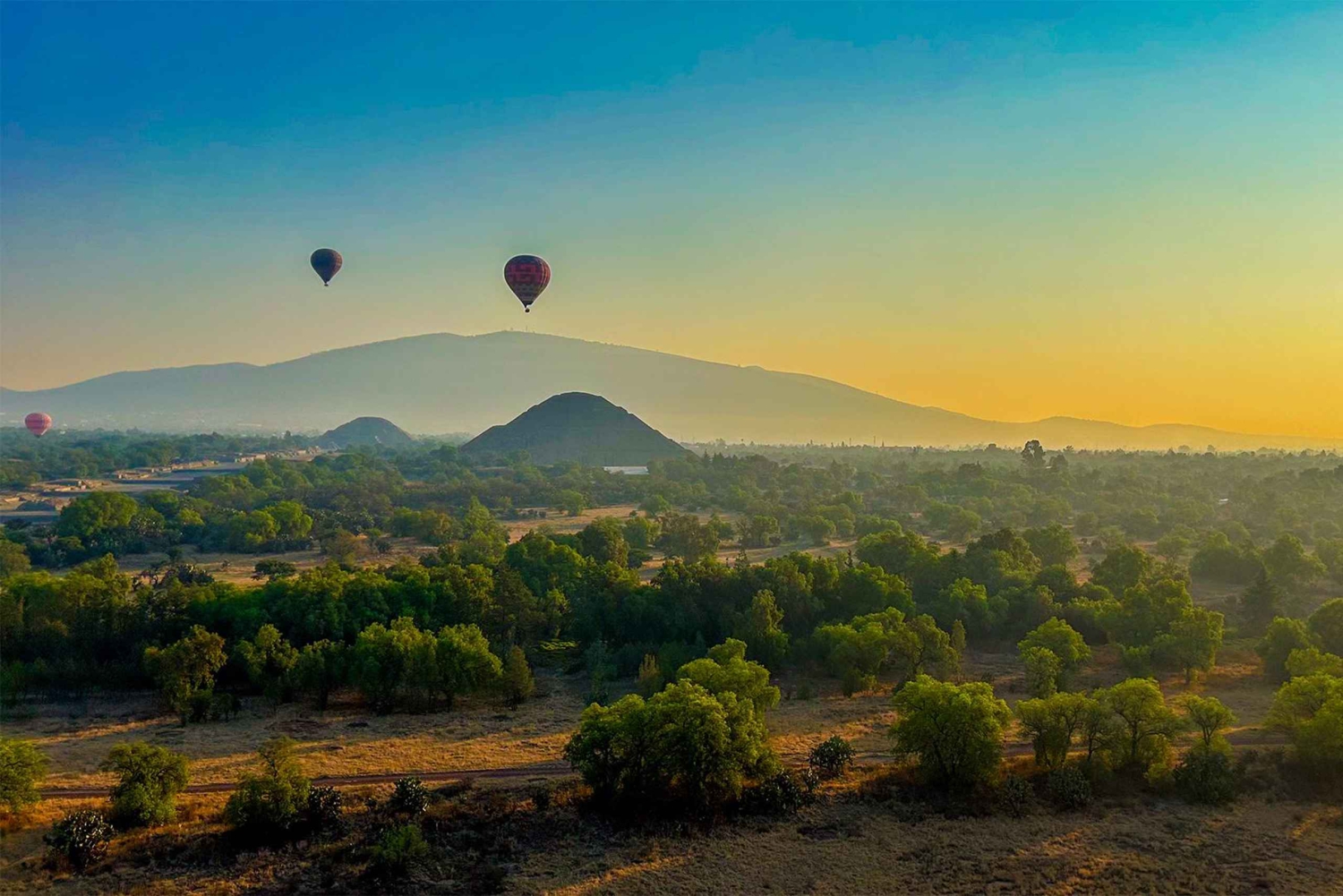 Desde CDMX: Paseo en globo, visitas guiadas a Teotihuacán y Guadalupe