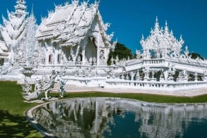 Z CM: biała, niebieska, czerwona/czarna świątynia w Chiang Rai z lunchem