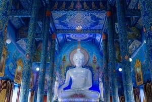 Z CM: biała, niebieska, czerwona/czarna świątynia w Chiang Rai z lunchem