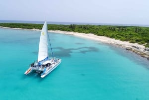 Vanuit Fajardo: Catamarantocht op het eiland Icacos voor een hele dag