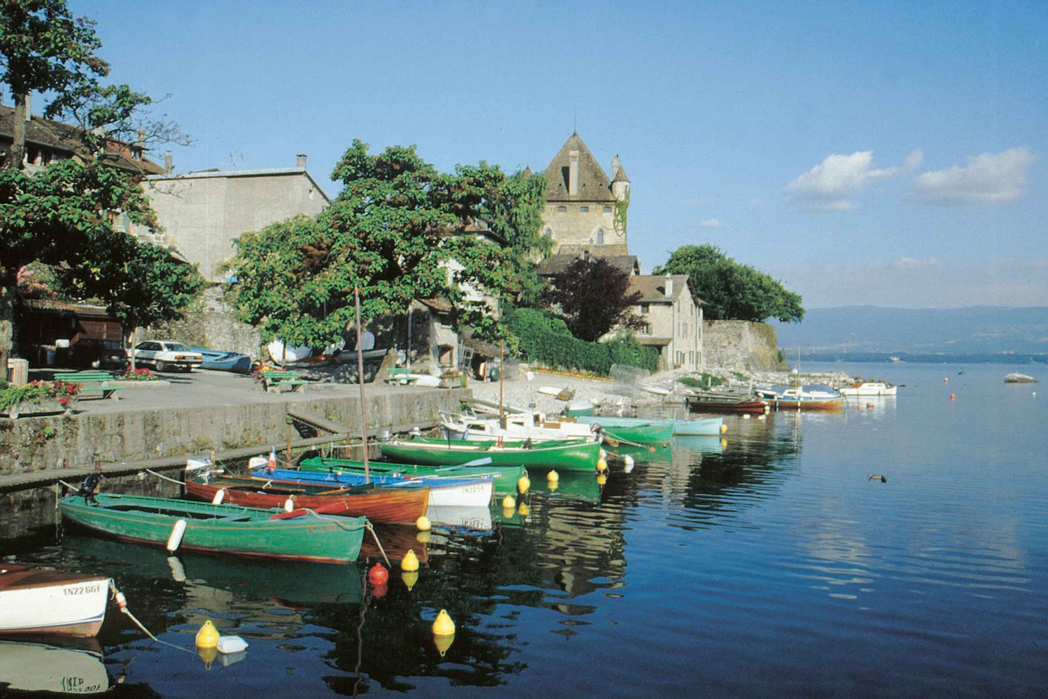 From Geneva: Day Tour to Chamonix & Yvoire Medieval Village