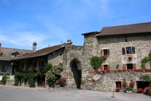 From Geneva: Day Tour to Chamonix & Yvoire Medieval Village
