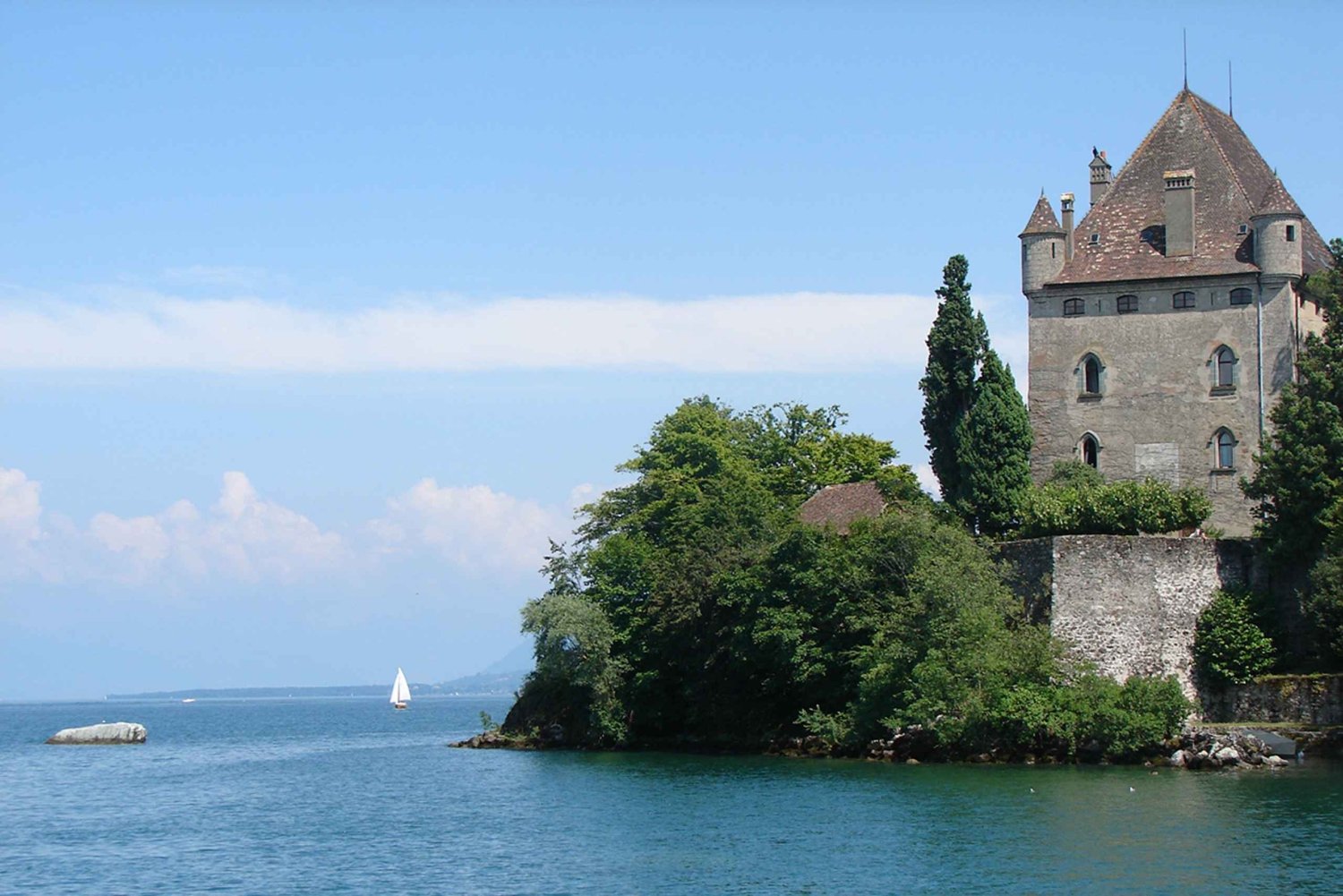 From Geneva: Yvoire medieval village & Lake Geneva Cruise