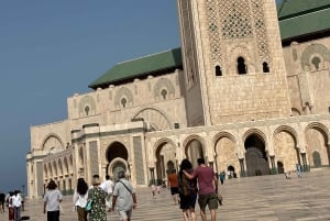 マラケシュ発：バンで行くカサブランカ日帰り旅行