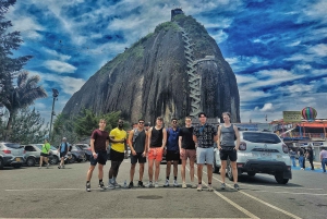 Z Medellin: Guatape El Peñol z rejsem łodzią + wycieczka gastronomiczna