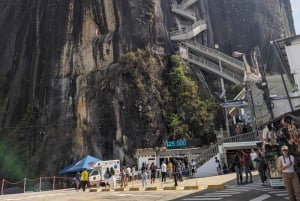Fra Medellin: Guidet tur i Guatapé, kultur, landskaber og frokost