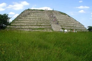 From Merida: Chichén Itzá and Izamal Guided Tour