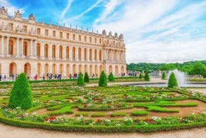 Da Parigi: gita guidata di un giorno a Giverny e al Palazzo di Versailles