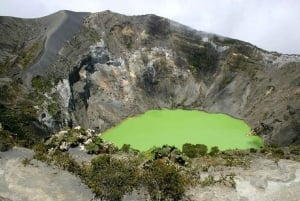 From San Jose: Irazu Volcano Crater Hike and Cartago Trip