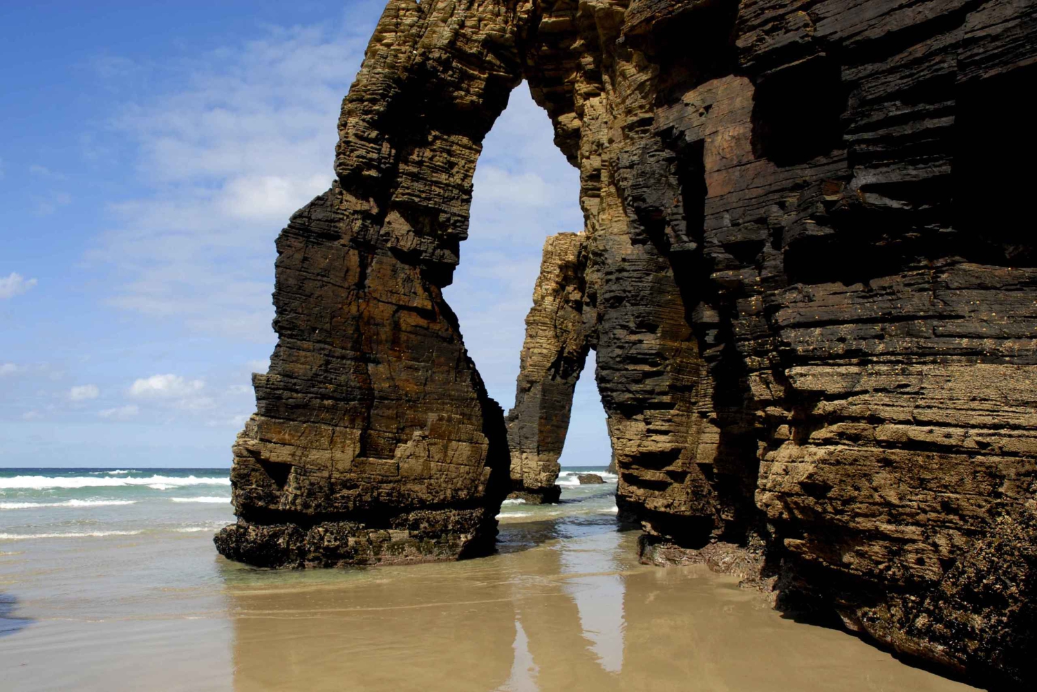 Desde Santiago: Excursión a la Playa de las Catedrales, Asturias y Pancha