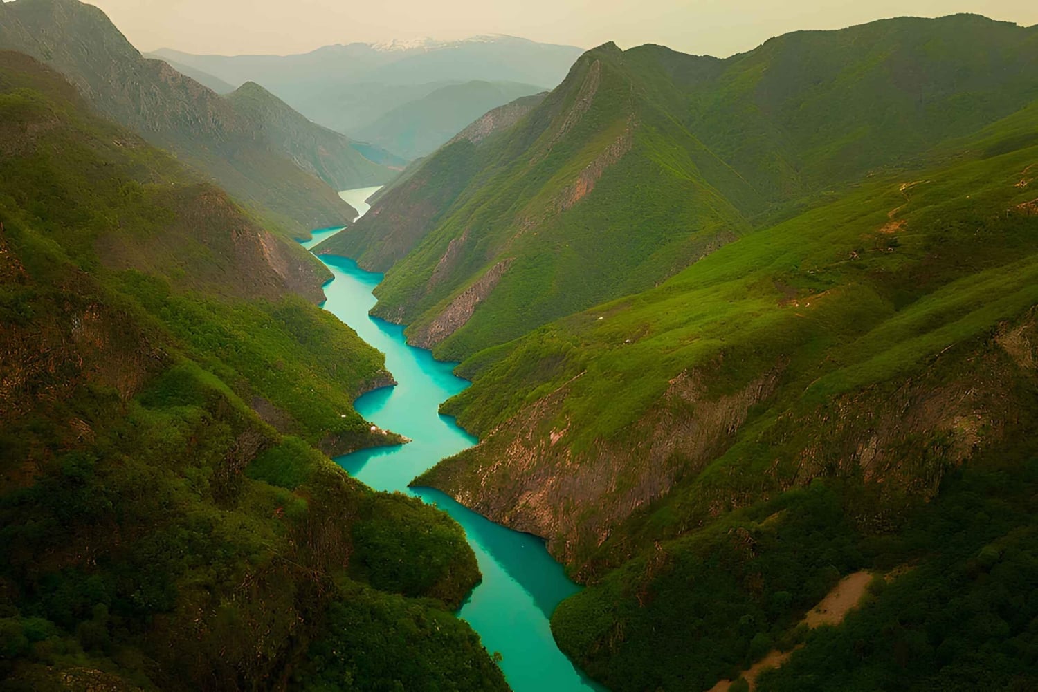 Von Tirana/Golem/Durres: Komani-See und Shala-Fluss-Tour