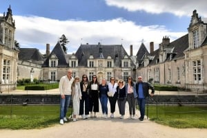 From Tours: Chambord, Chenonceau & Lunch at Family Chateau