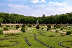 From Tours: Chambord, Chenonceau & Lunch at Family Chateau