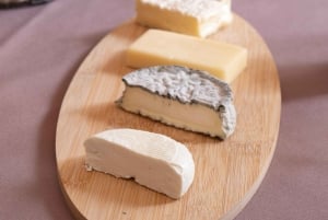 From Tours: Chambord, Chenonceau & Lunch at Family Chateau