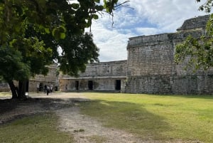 Da Valladolid: Tour di Chichen Itza e 2 Cenotes