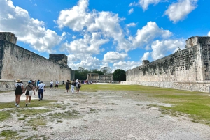 Da Valladolid: Tour di Chichen Itza e 2 Cenotes