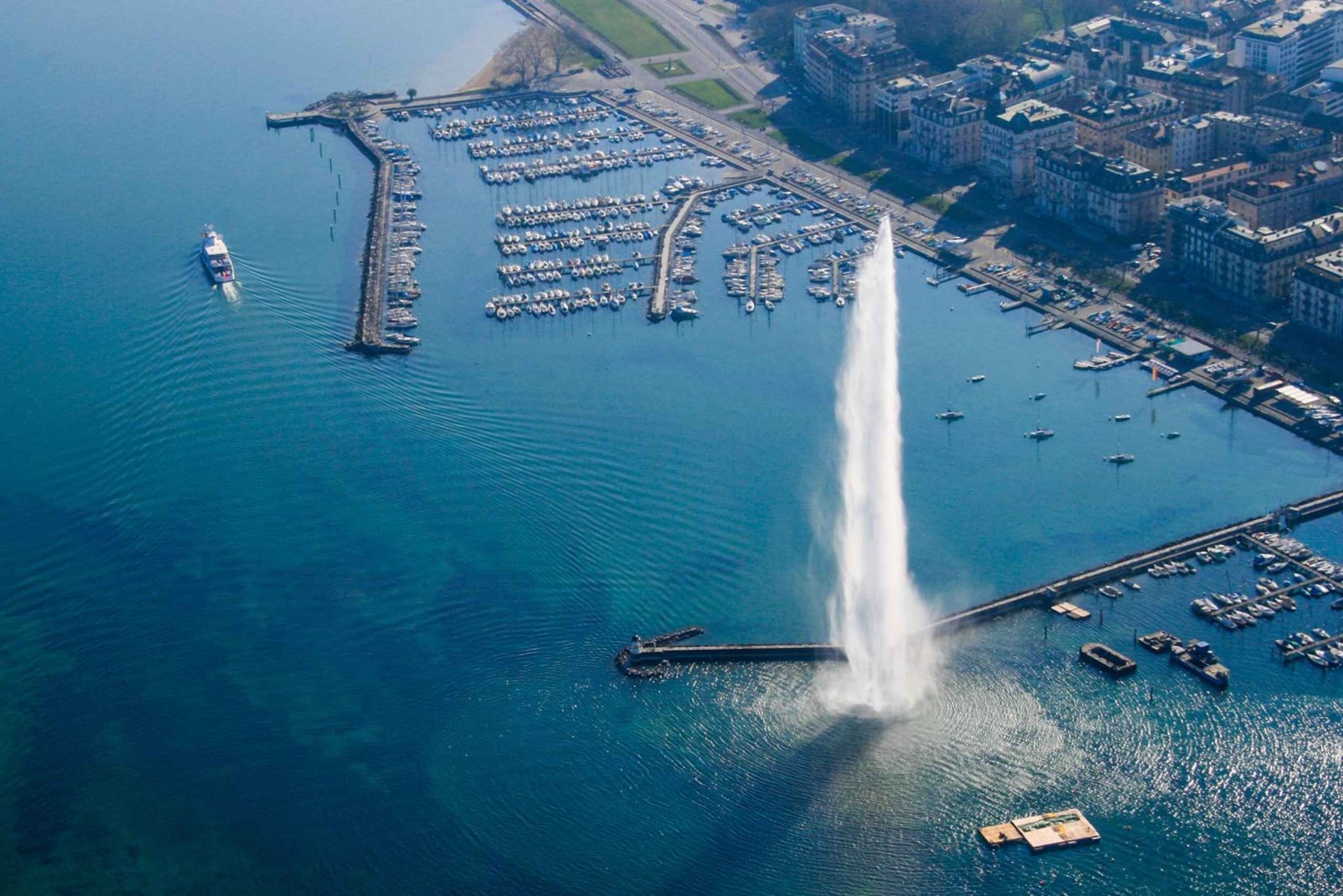 Geneve: Maisemallinen järviristeily, jossa tarjolla välipaloja ja viiniä