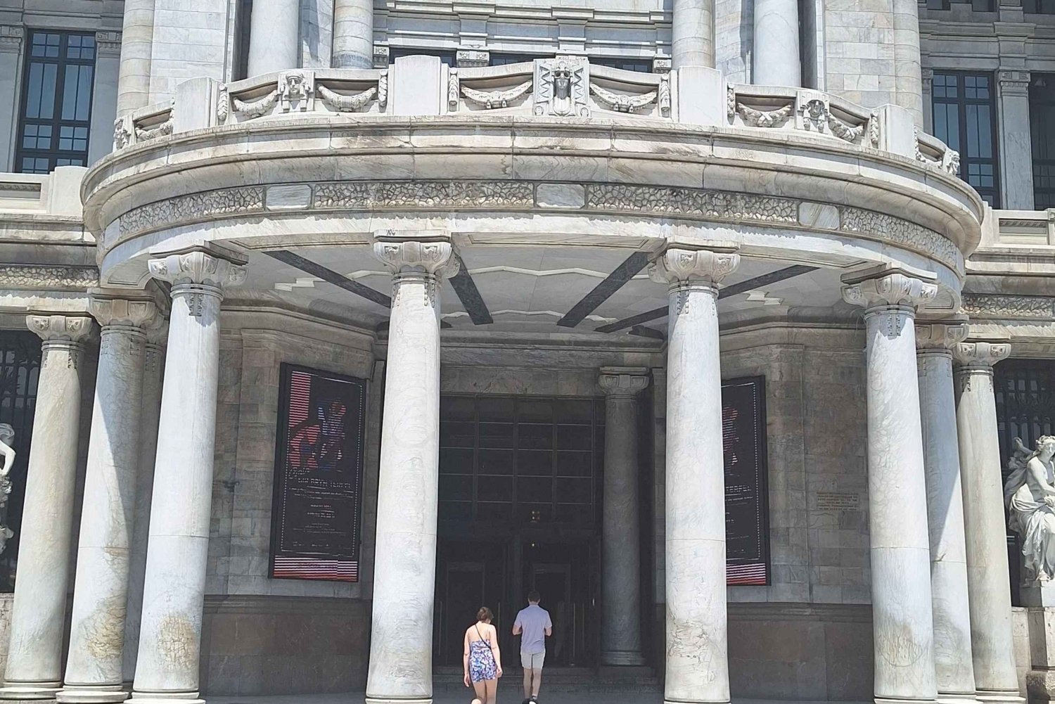 Historic Center: Private tour with murals, history, and churros