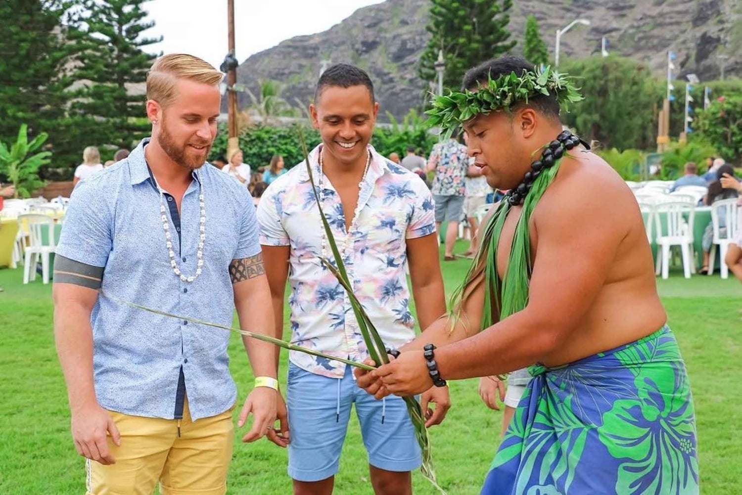 Honolulu: Ka Moana Luau Dinner and Show with Transportation